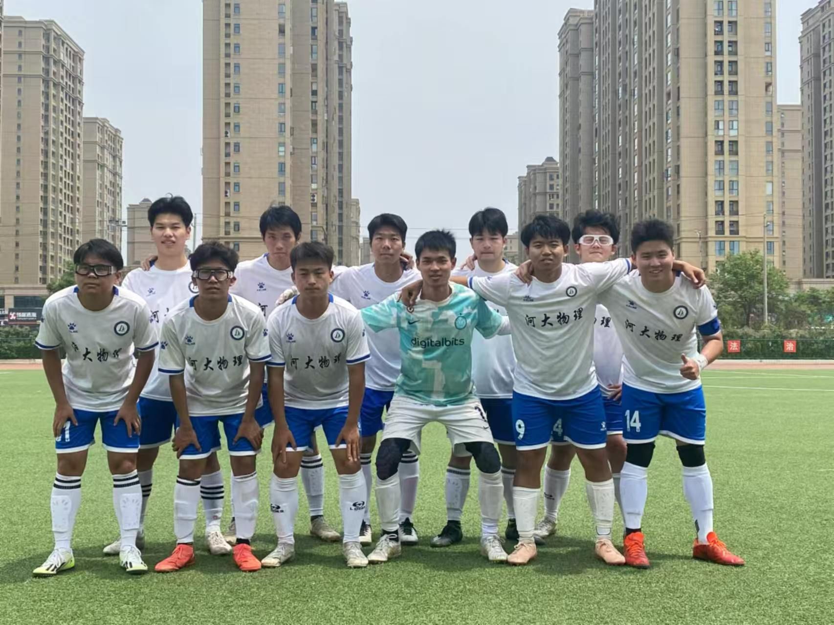 bet365线上投注-庆祝建党100周年,足球逐梦未来手抄报